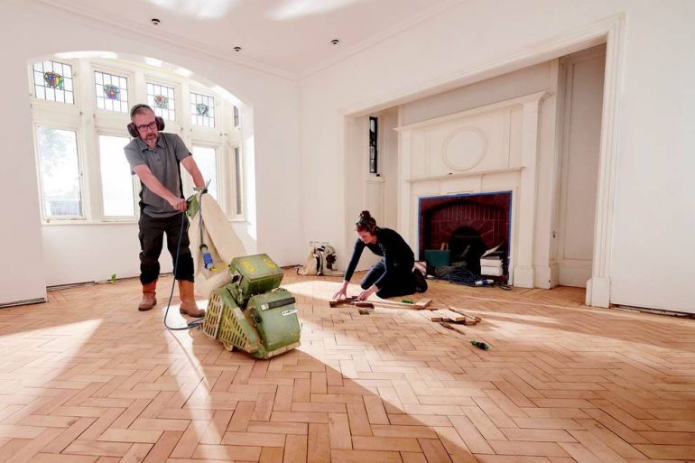 De waarde van uw woning verhogen: het belang van vloerrenovatie
